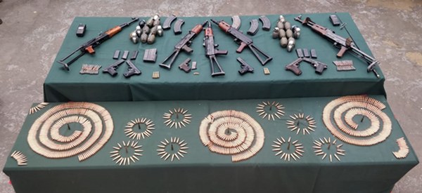 Arms and Ammunition Recovered Army-Chinar-Cops-01-Sep-2020_600x275