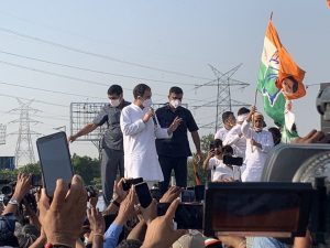 Rahul on way to Hathras at DND