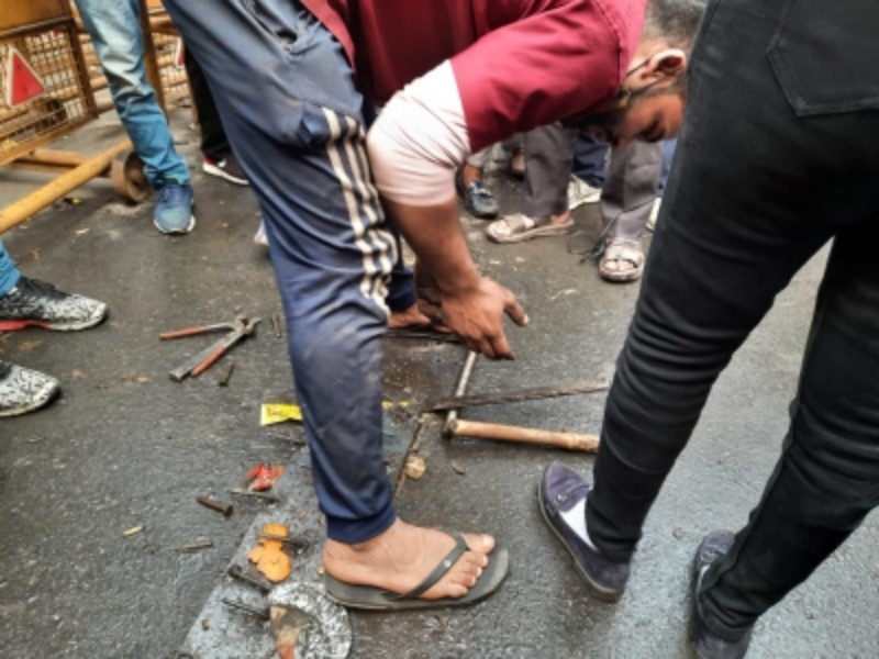 Nails removed from Ghazipur border 3 IANS