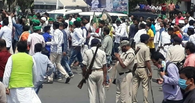 RJD ghearoes Vidhan Sabha