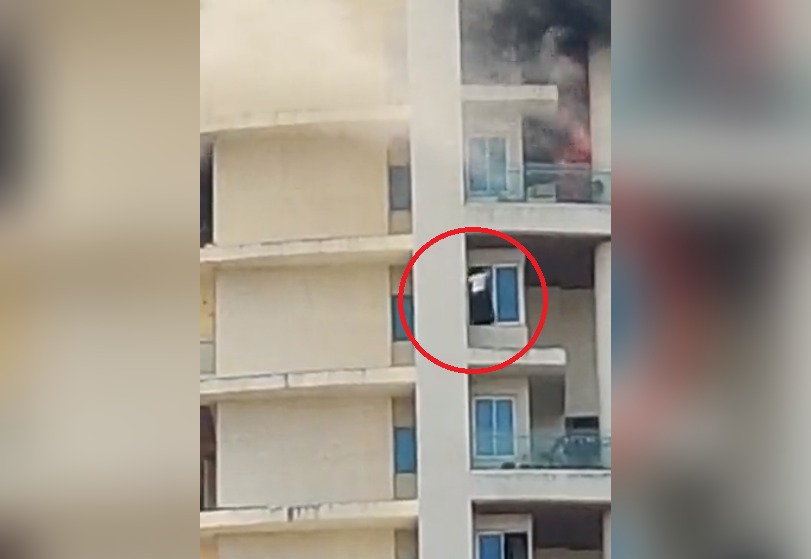 Mumbai Fire Man Falls To Death