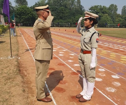 Daughter joins UP police as DSP, salutes father (1)