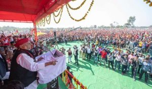 Mulayam Singh Yadav campaigns for Akhilesh Yadav