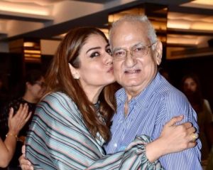 Raveena Tandon and Father (1) (1)