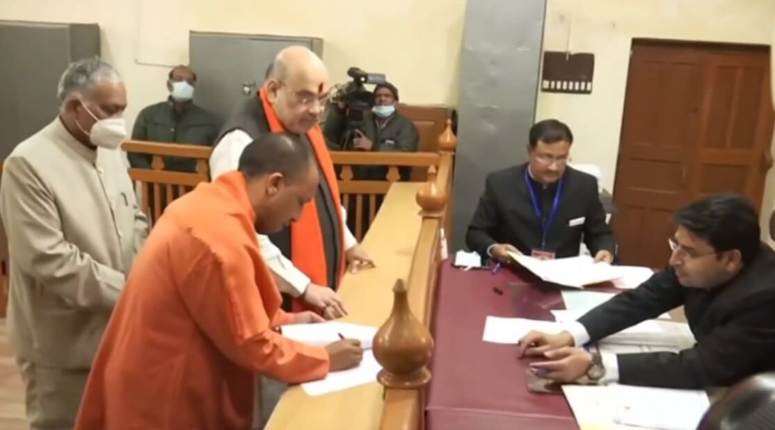 Yogi Adityanath files nomination (1)