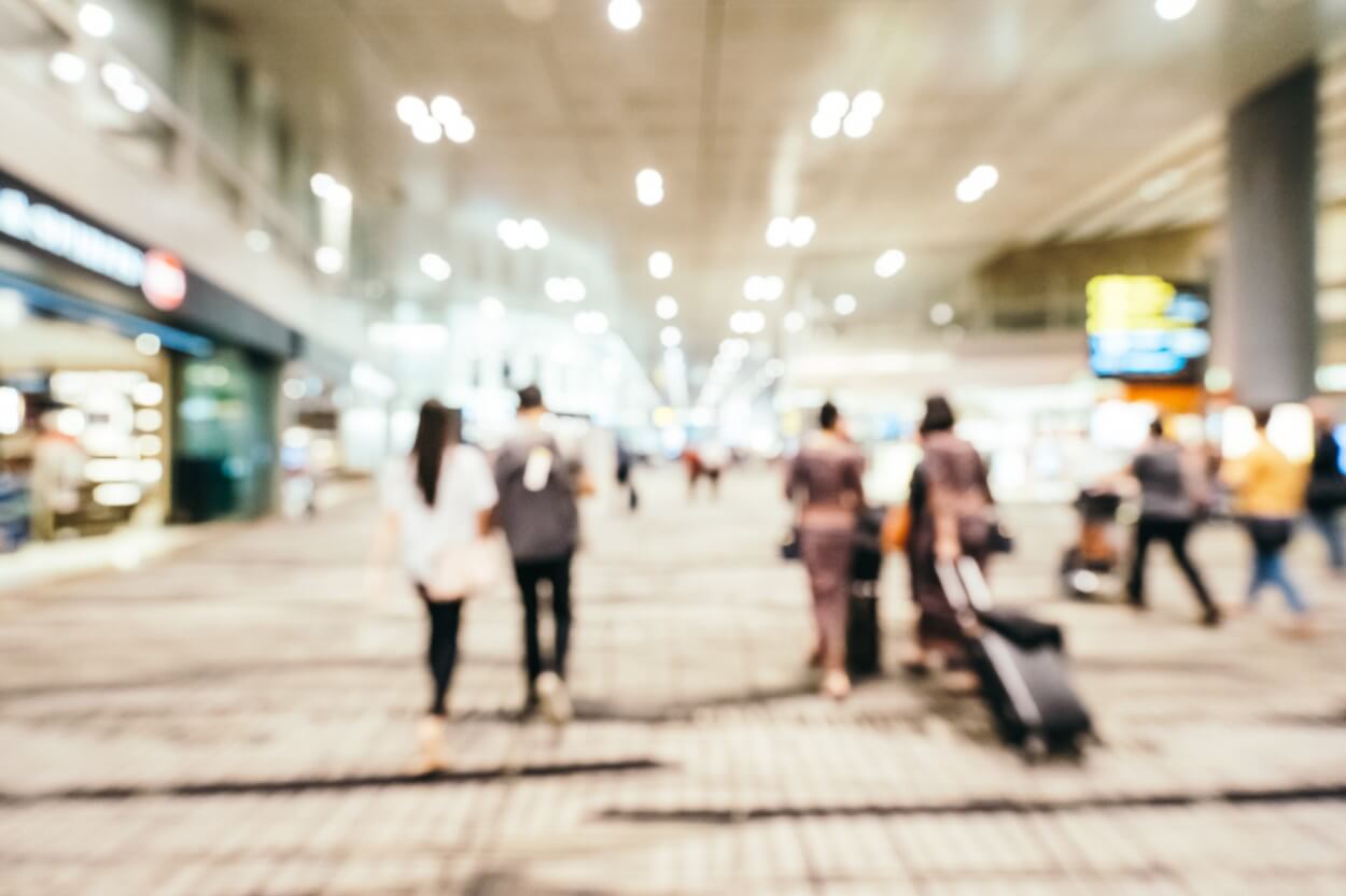 Airport abstract-blur-defocused-changi-aiport-terminal-interior (1) (1)