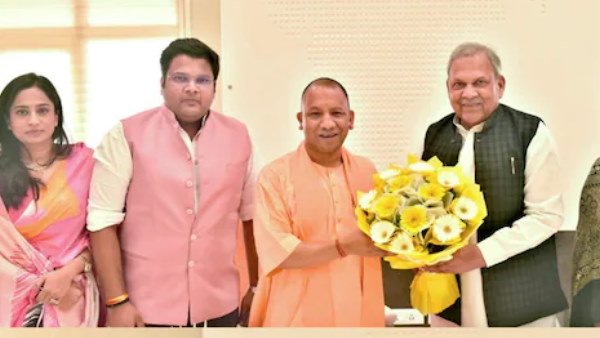 Sukhram Yadav meets Yogi Adityanath