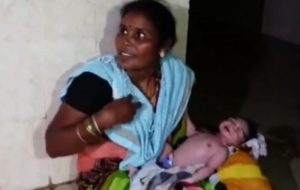 Woman delivers under cellphone light at Andhra hospital 1 (1)