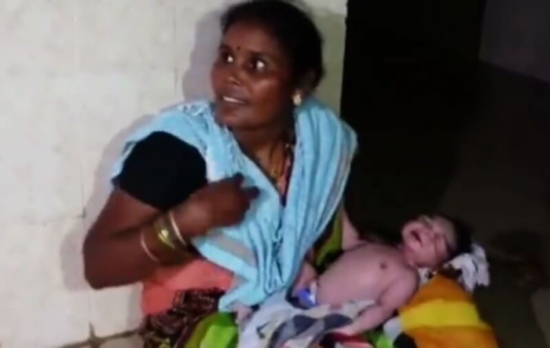 Woman delivers under cellphone light at Andhra hospital 1 (1)