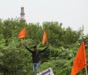 Chanting of Hanuman Chalisa near Qutub Minar (1)