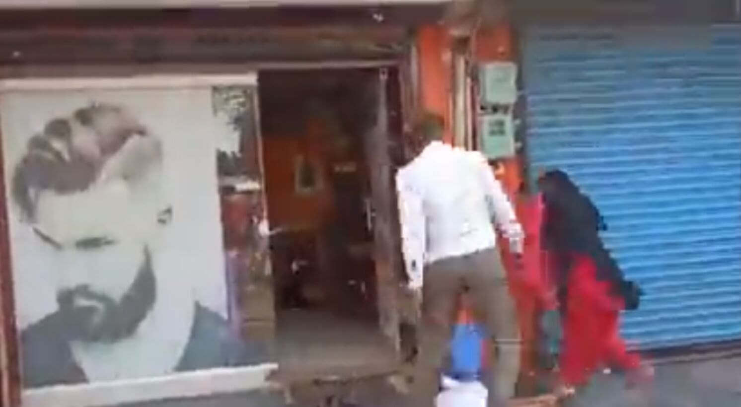 Karnataka mahila lawyer ke saath marpeet (1)