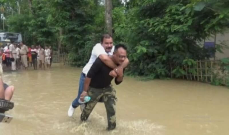 Sibu Misra Piggyride Assam Floods (1)