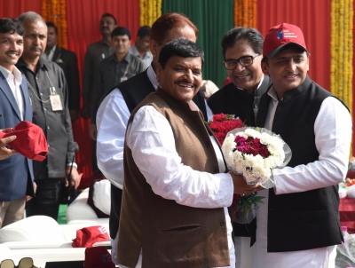 Shivpal-and-Akhilesh-IANS-June-14