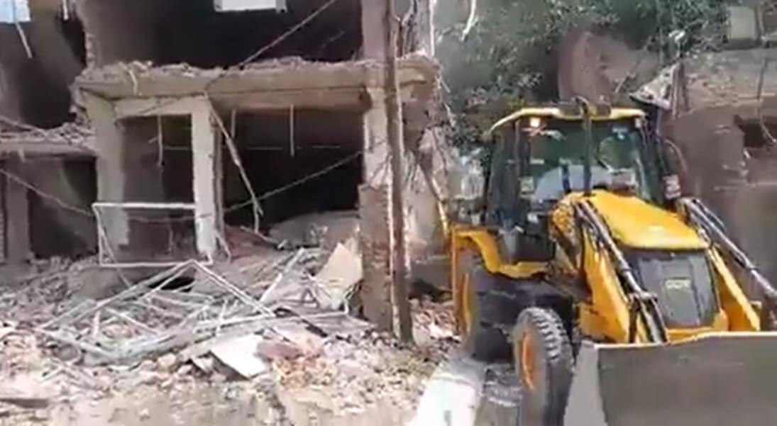 Building bulldozed in Kanpur (1)