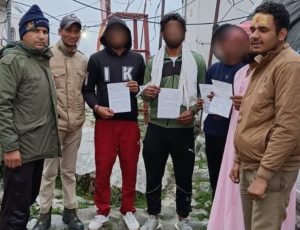 Uttarakhand Kedarnath me pe rahe they hukka