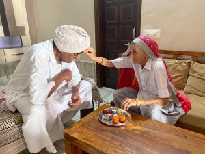95 year old dadi ties rakhi to her younger brother