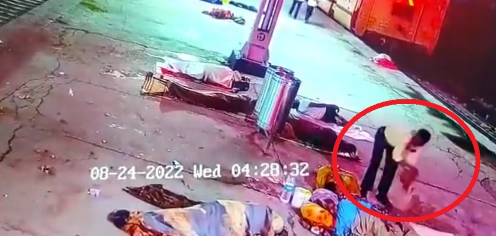 Man steals 7 month old baby from Mathura station where he was sleeping with mother (1)