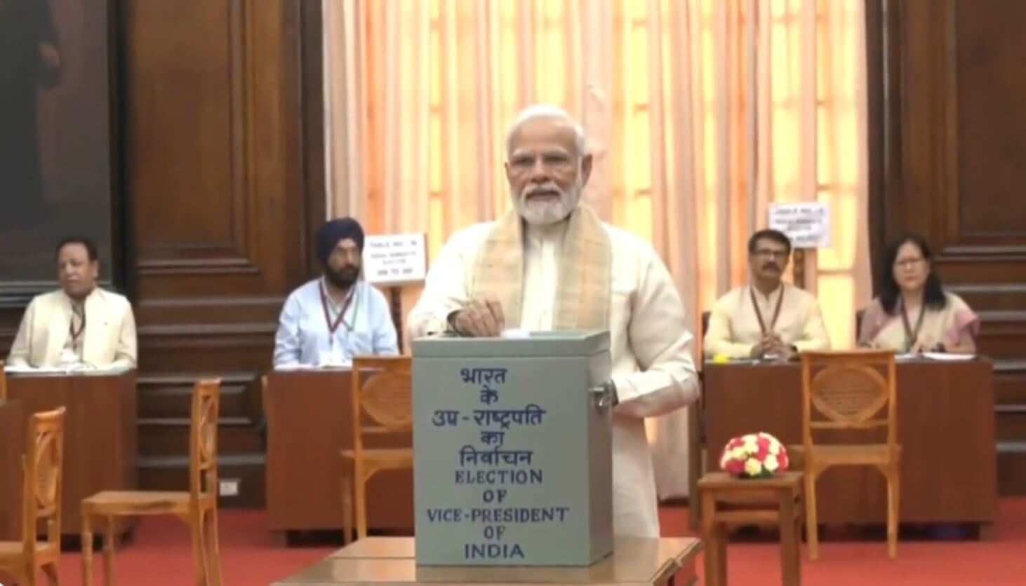 Prime Minister Narendra Modi casts his vote during Vice President Election (1)