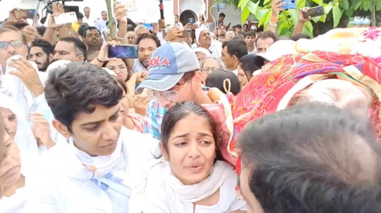 Sonali Phogat cremated (1)