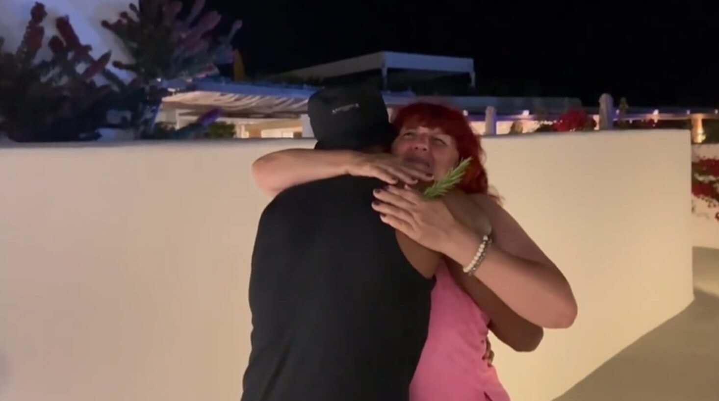 Hardik meets mother and father in law (1)