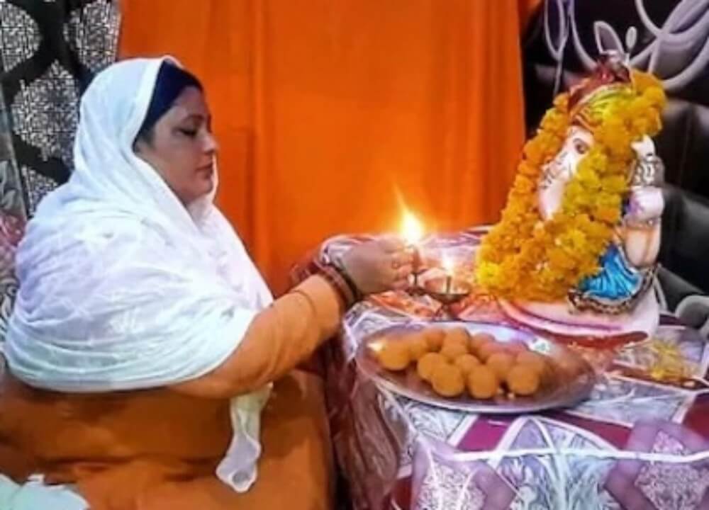 Muslim family brings Ganpati home for seven days (1)