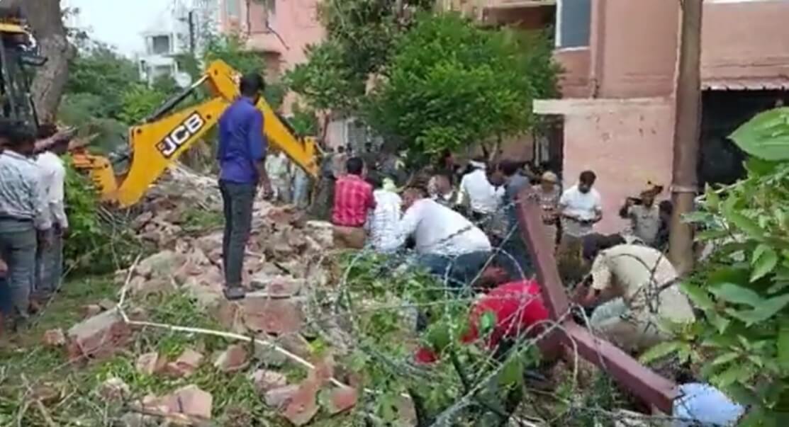 Noida Wall Collapse 4 Dead (1) (1)