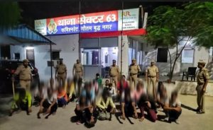 noida police arrests those who consumed liquor in open (1) (1)
