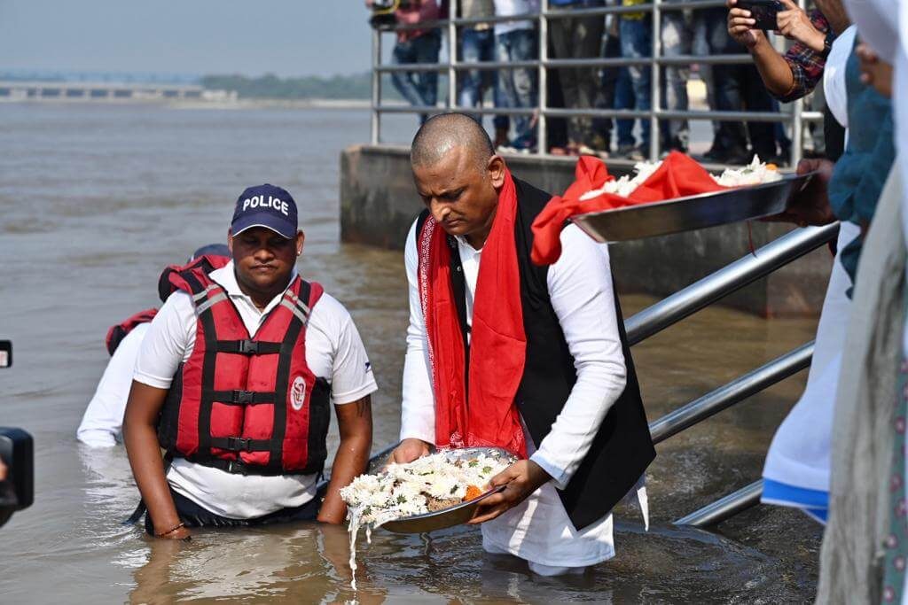 Mulayam Singh's ashes immersed 3