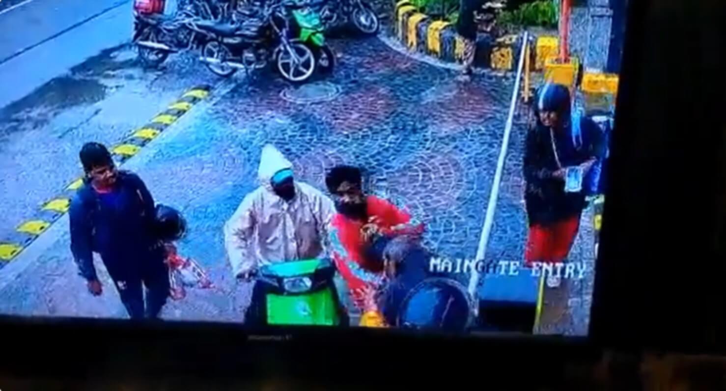 Noida Viral Video Zomato Man and Guard Fight (1)