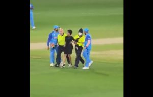 Fan invades field to meet Rohit (1)