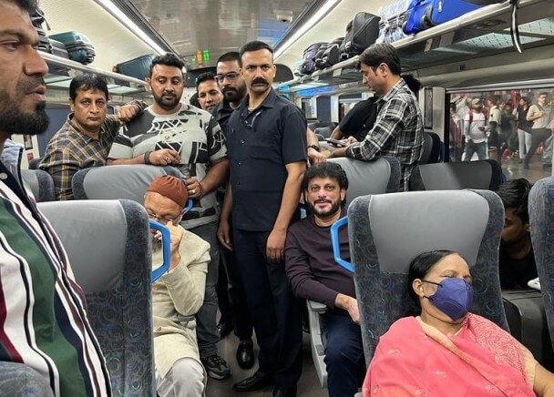 Stone pelted on Vande Bharat express, Asaduddin Owaisi was on board (2)