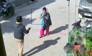 Robbery in broad daylight in Ghaziabad (1)