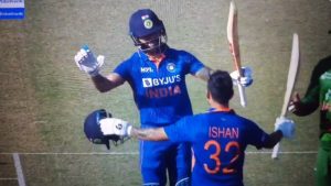 Virat Kohli does Bhangra (1)