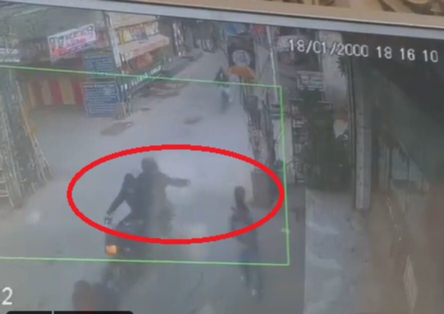 acid attack on 17 year old girl in Delhi (1)