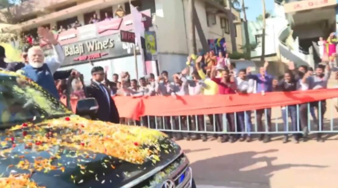 Narendra Modi Roadshow In Hubbali (1)