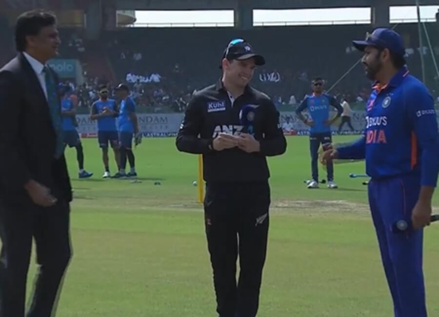 Rohit Sharma forgets teams decision after winning toss (1)