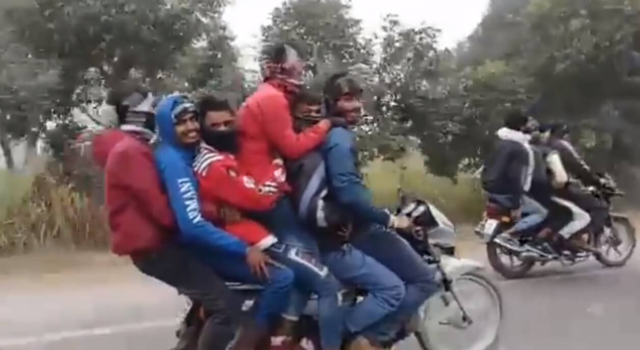 Stunt on bike 14 people on three bikes video viral (1)