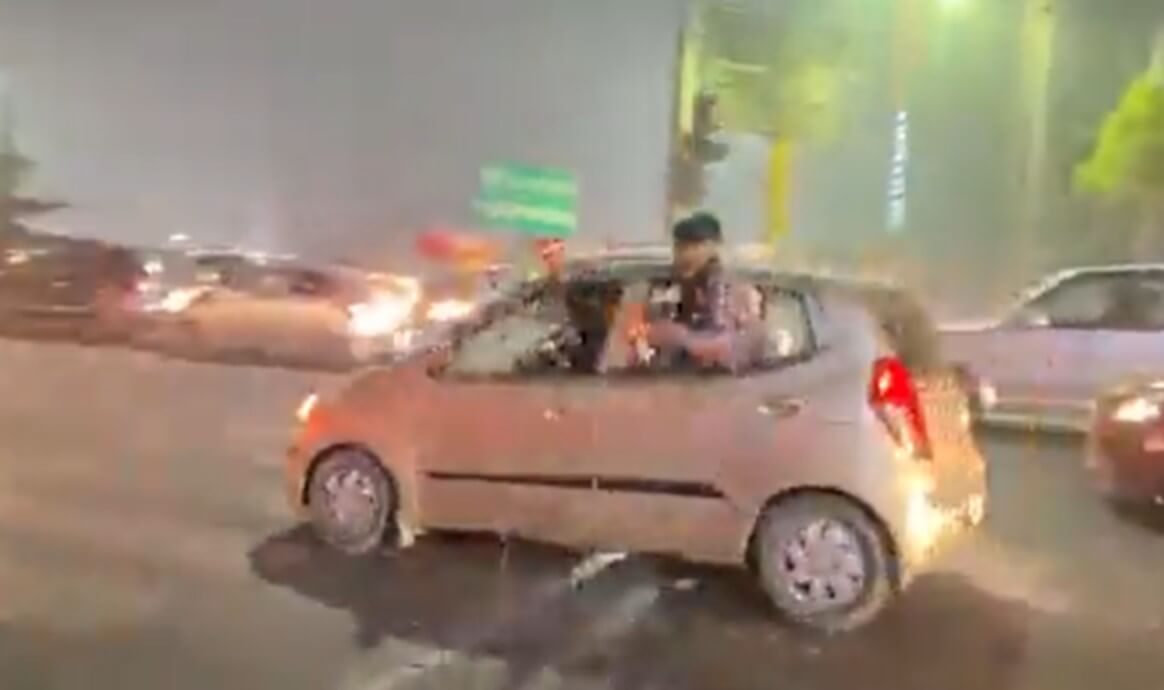 lucknow youths perform stunts (1)