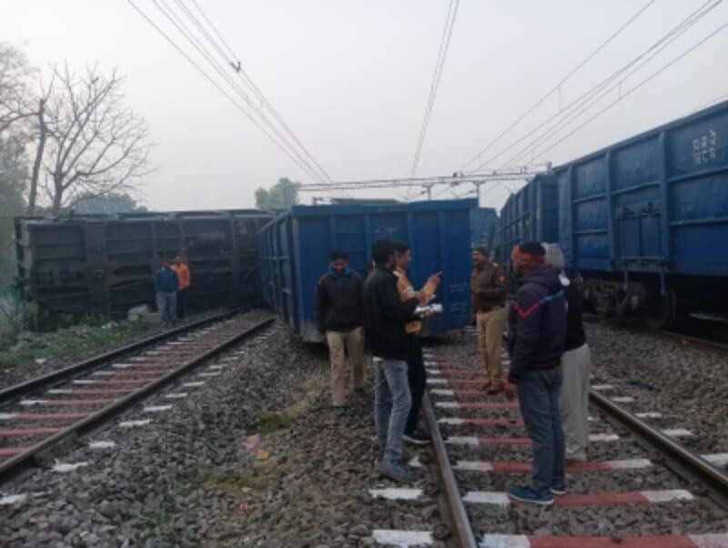 goods trains collide Sultanpur (1)