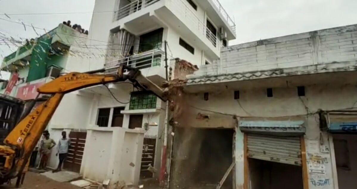 House of shooter Mohammad Ghulam bulldozed in Prayagraj (1) (1)
