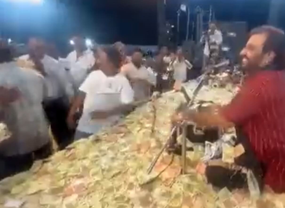 Valsad Noto Ki Barish (1)