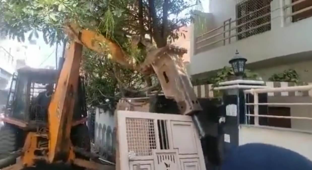 Bulldozer prayagraj House demolished (1)
