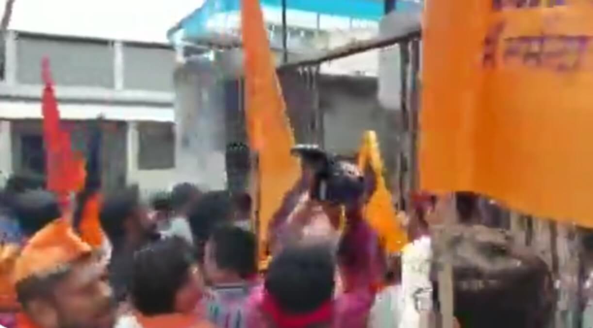 Bajrang Dal vandalise Congress office in Jabalpur (1)