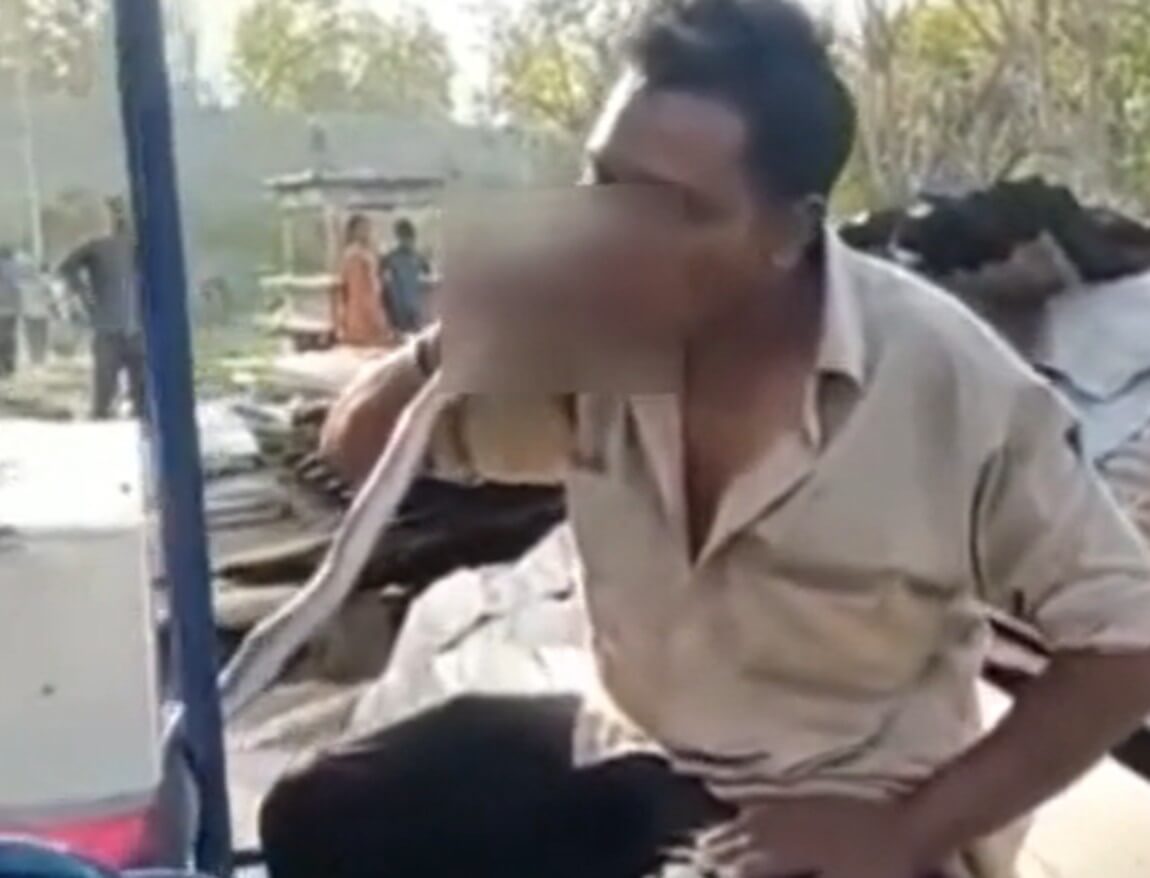 Man eats snake in Haldwani (1)