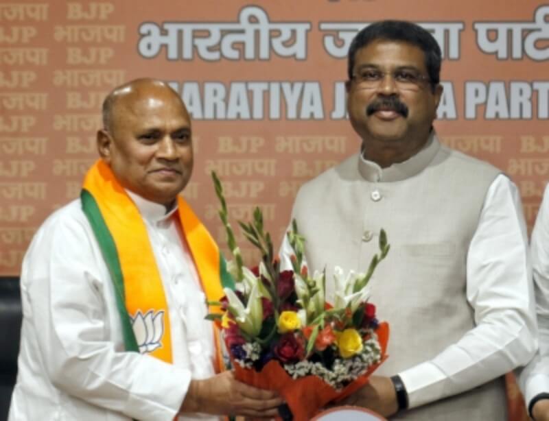 RCP Singh joins BJP (2)