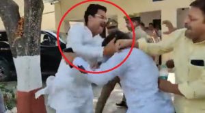 SP Legislator Rakesh Pratap Singh thrashing BJP leaders Husband Inside Gauriganj Kotwali (2)