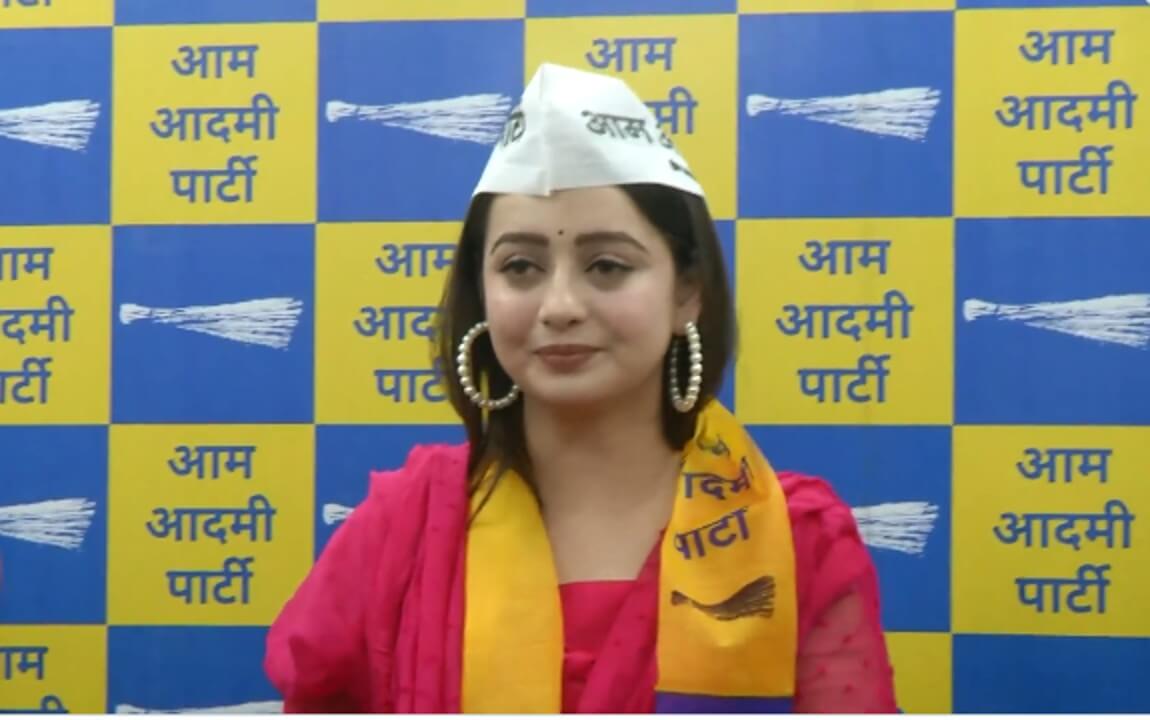 Chahat Mani Pandey (1)