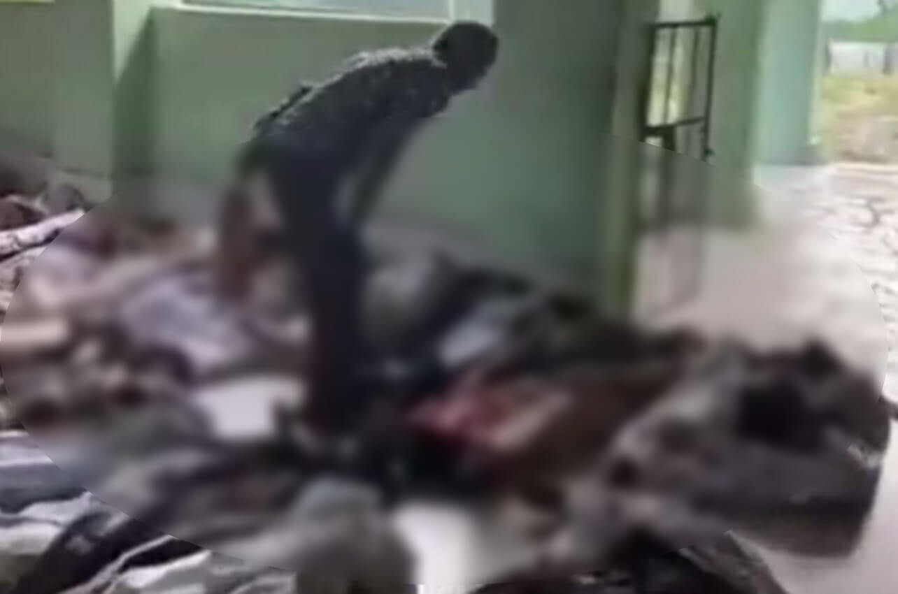 Father searching for sons body amongst bodies of Odisha Train accident (1) (1)