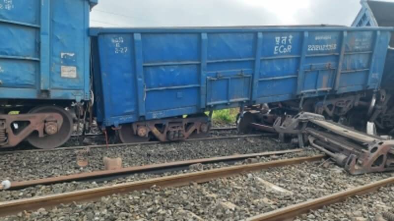 Goods Train Derails (1)