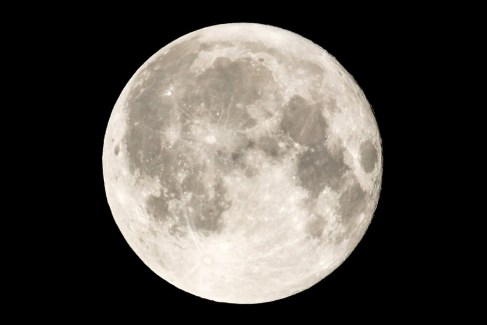 Moon Depositphotos_179009600_S (1)